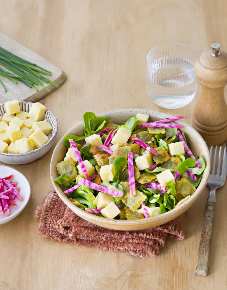 Salade chioggia et cubes de Cantal Entremont