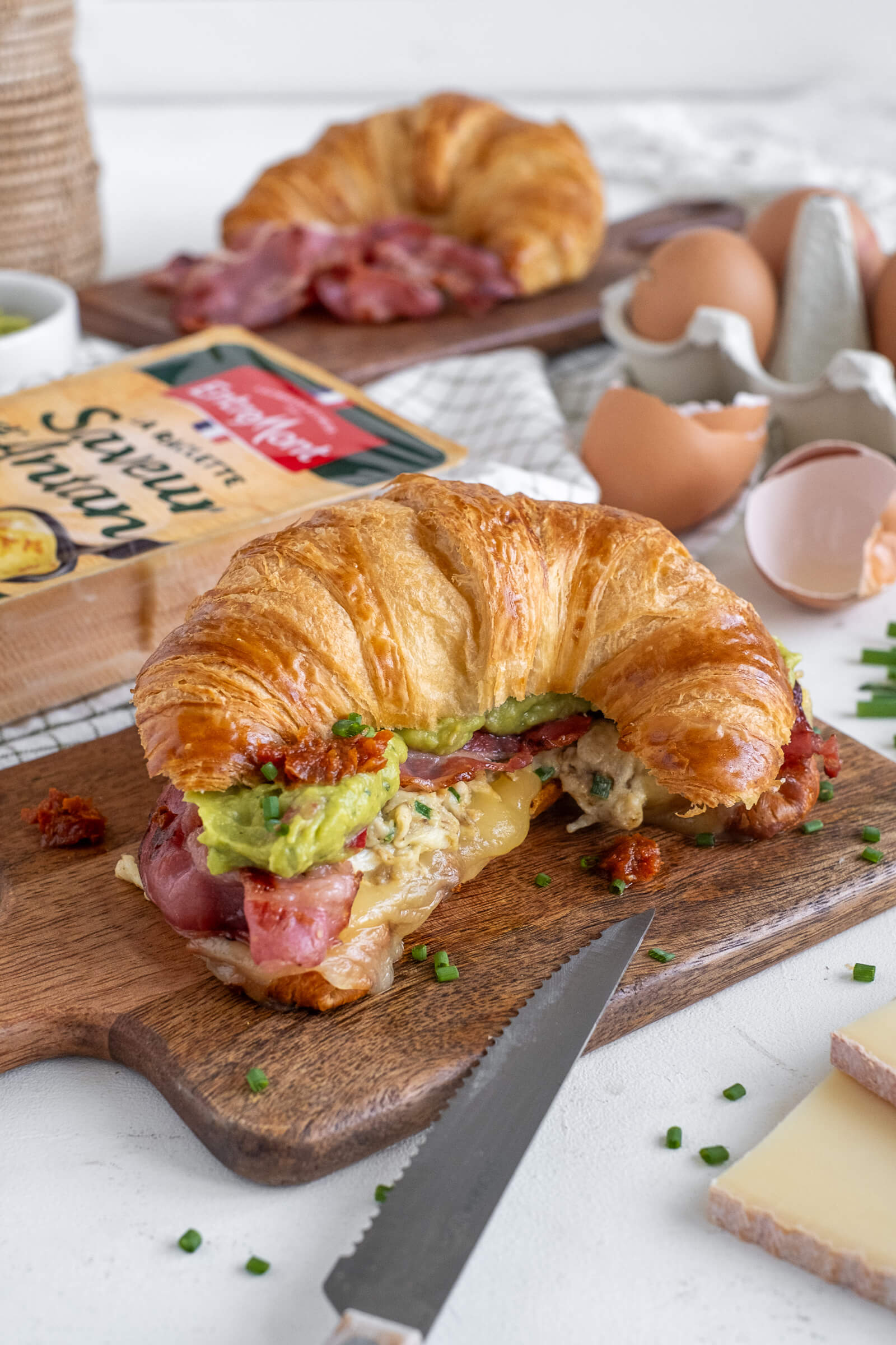 Croissants à la Raclette Saveur d'Antan, spek, oeuf et avocat