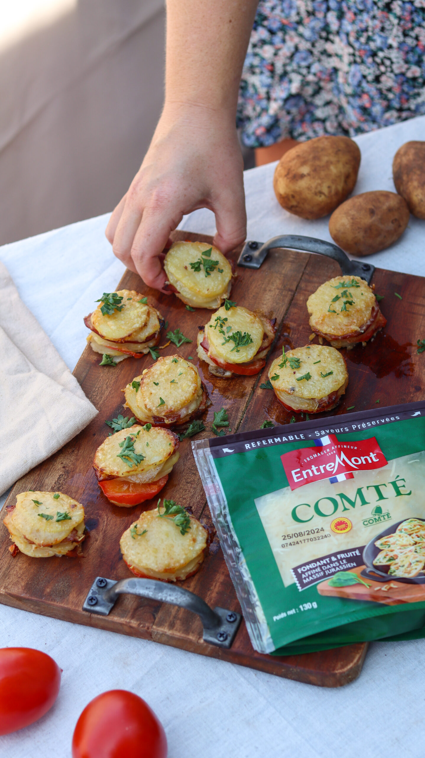 MILLE-FEUILLE POMME DE TERRE, COMTÉ & TOMATE