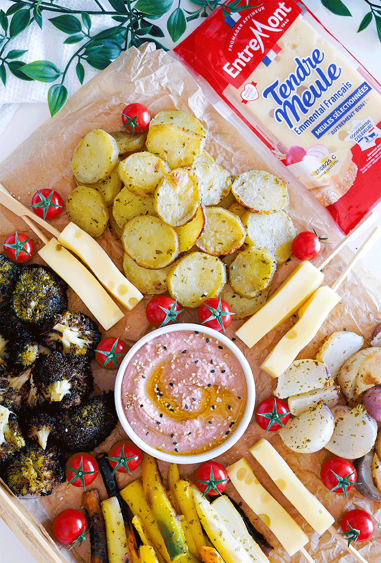 Plateau de légumes rôtis, houmous de betteraves et bâtonnets de Tendre Meule